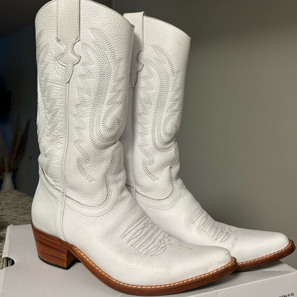 JR white leather cowboy boots
